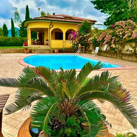 Toscagialla Vila *